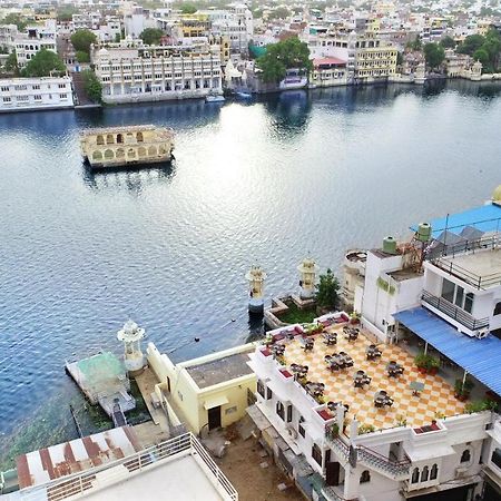 Hotel Devraj Niwas On Lake Pichola Udaipur Exterior foto
