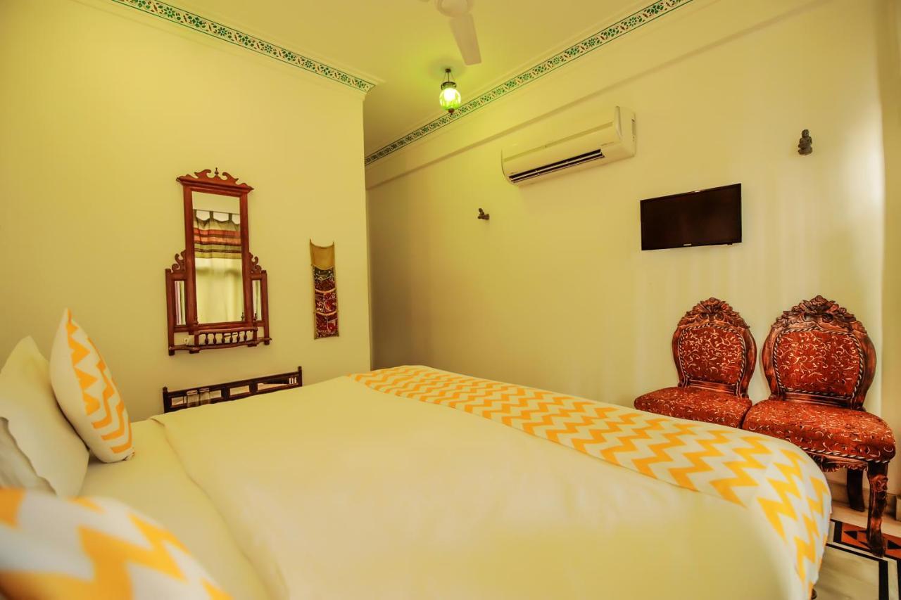 Hotel Devraj Niwas On Lake Pichola Udaipur Exterior foto