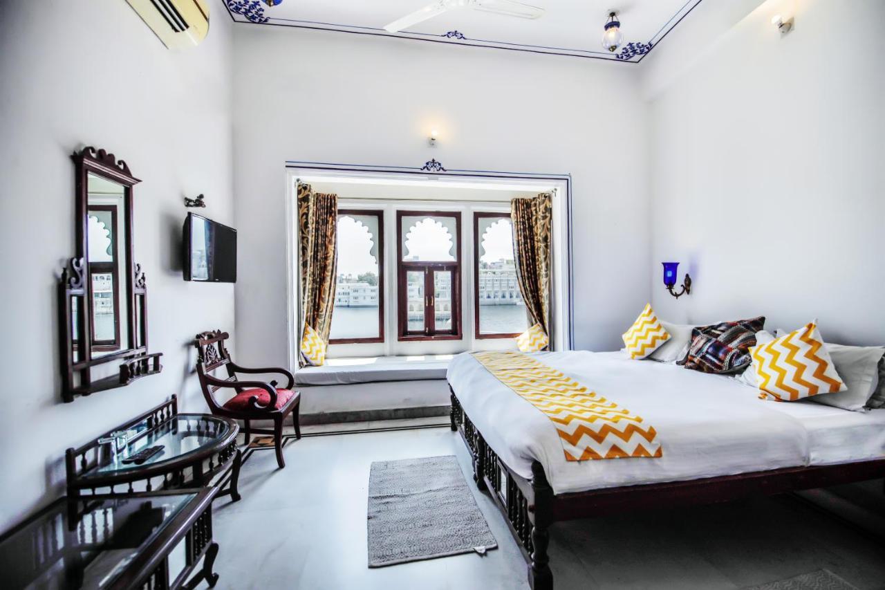 Hotel Devraj Niwas On Lake Pichola Udaipur Exterior foto