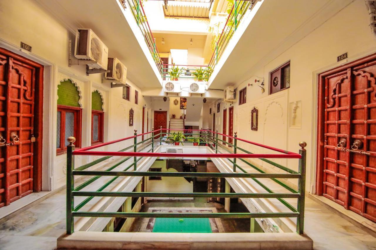 Hotel Devraj Niwas On Lake Pichola Udaipur Exterior foto