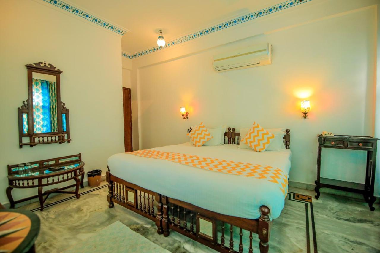 Hotel Devraj Niwas On Lake Pichola Udaipur Exterior foto
