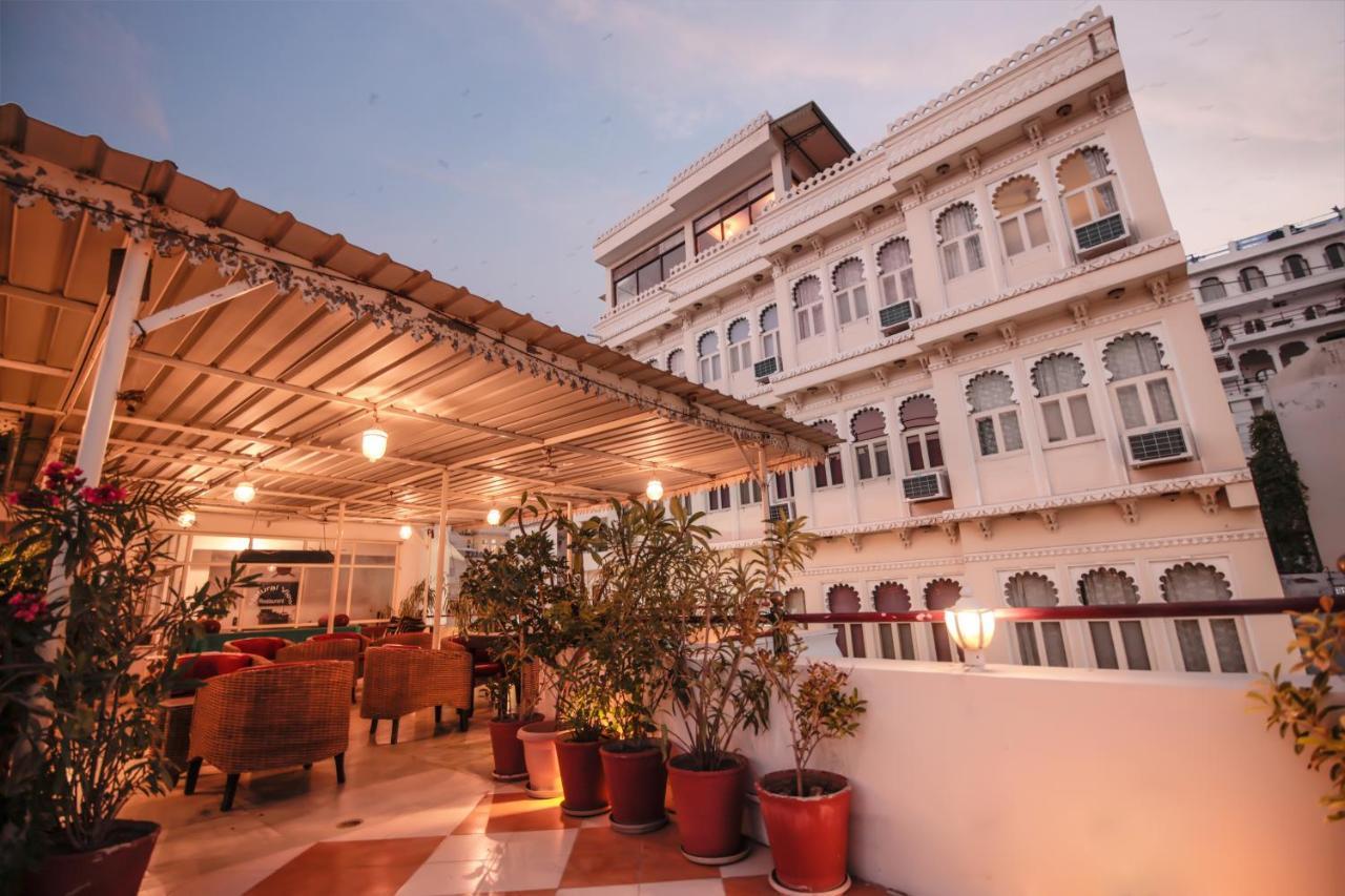 Hotel Devraj Niwas On Lake Pichola Udaipur Exterior foto