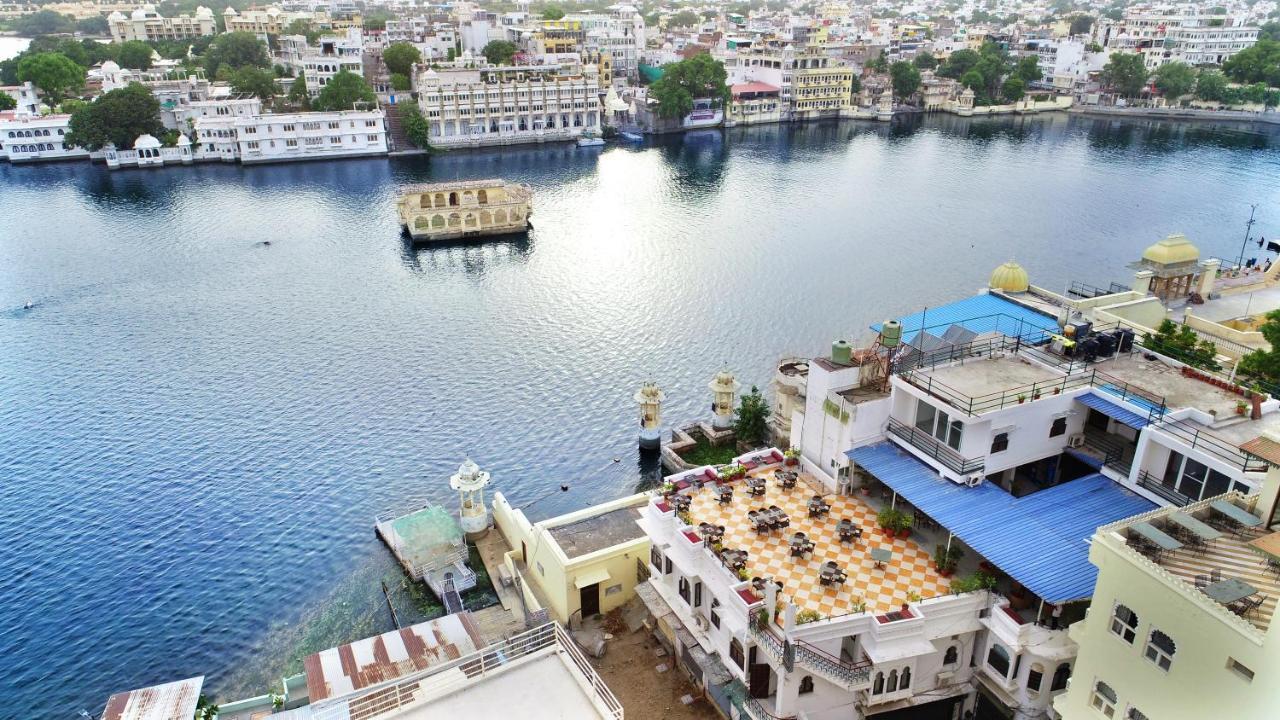 Hotel Devraj Niwas On Lake Pichola Udaipur Exterior foto
