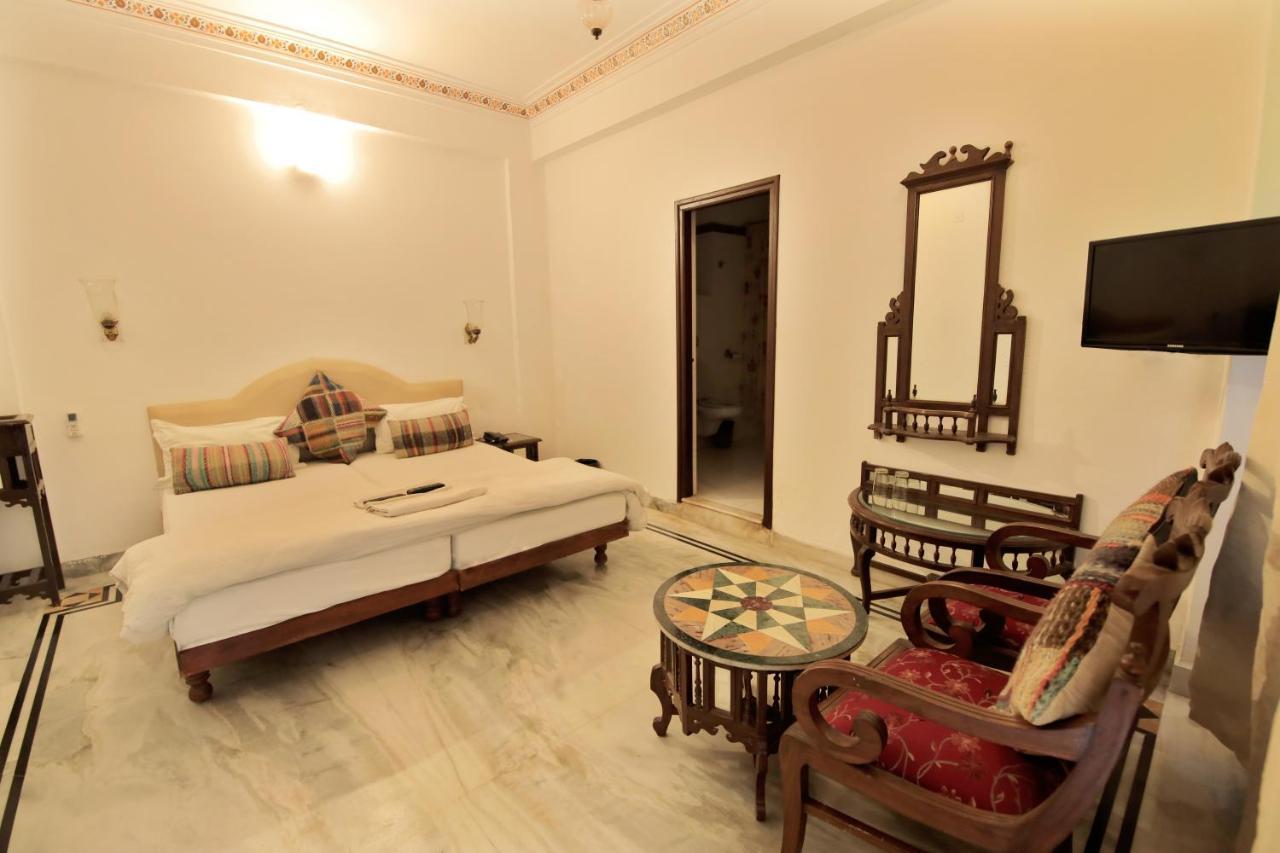 Hotel Devraj Niwas On Lake Pichola Udaipur Exterior foto