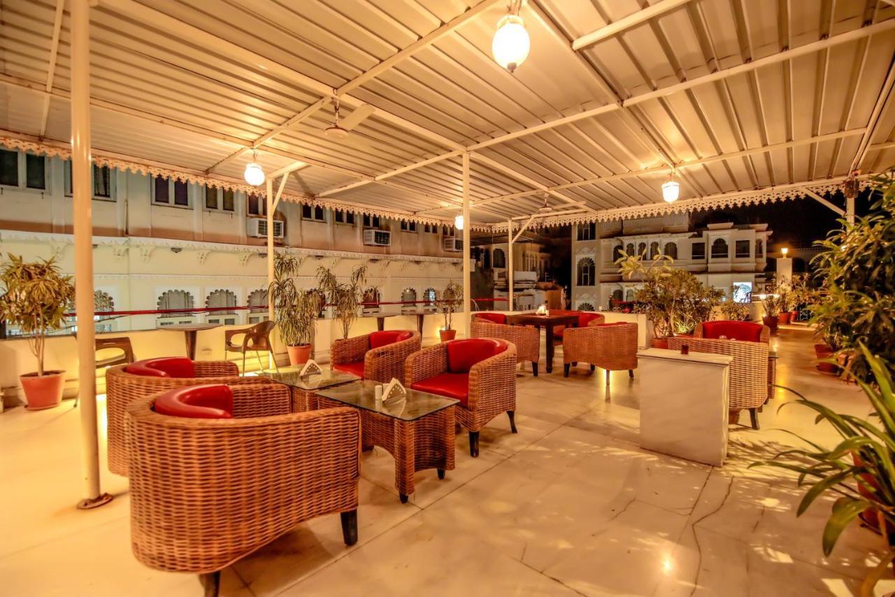 Hotel Devraj Niwas On Lake Pichola Udaipur Exterior foto
