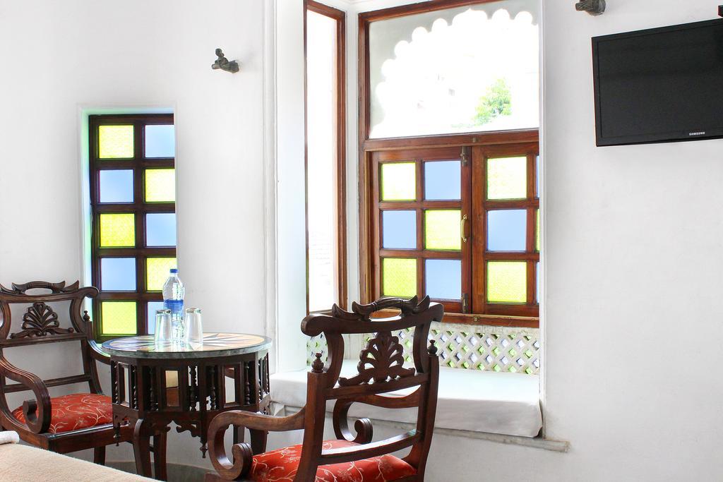 Hotel Devraj Niwas On Lake Pichola Udaipur Exterior foto